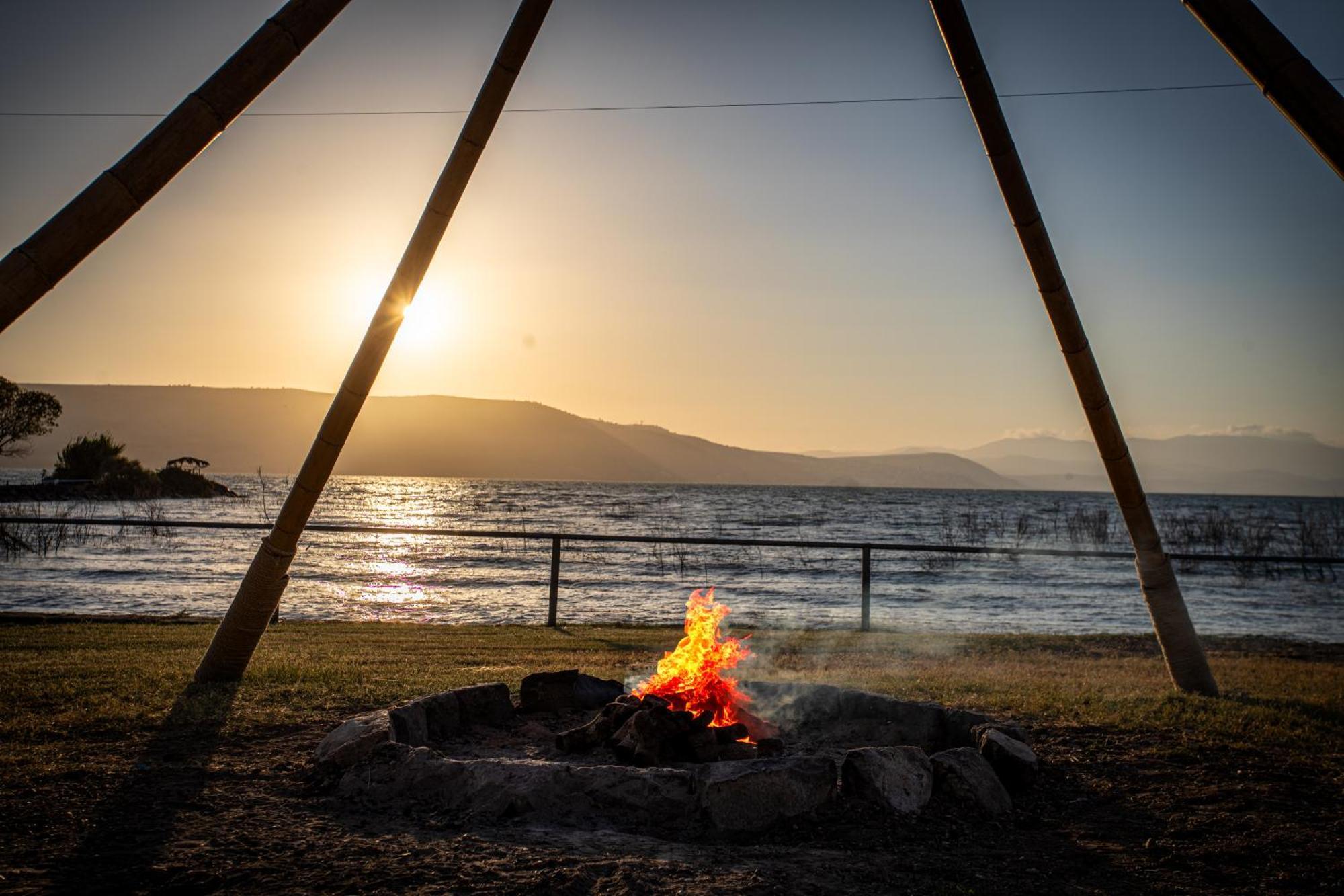 גלאמפינג מיא על הכנרת - חוף Luxury tent HaOn